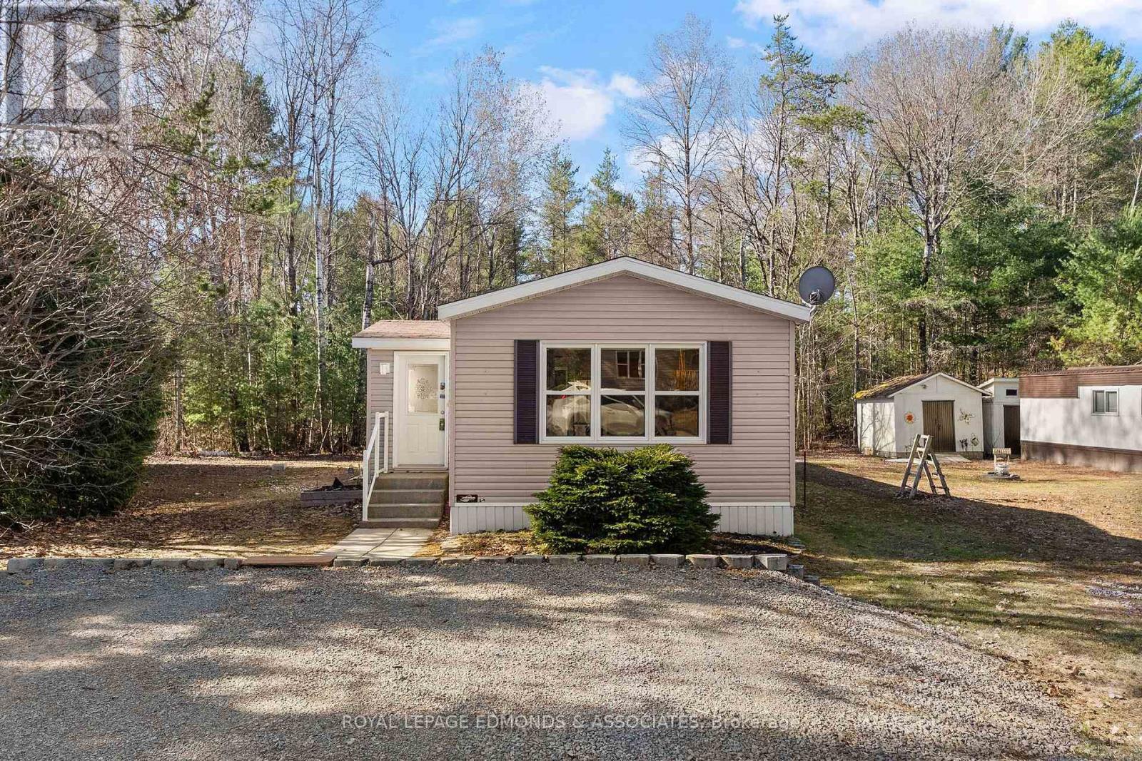 












5 HUNTERS RUN LANE

,
Laurentian Hills,




Ontario
K0J1J0

