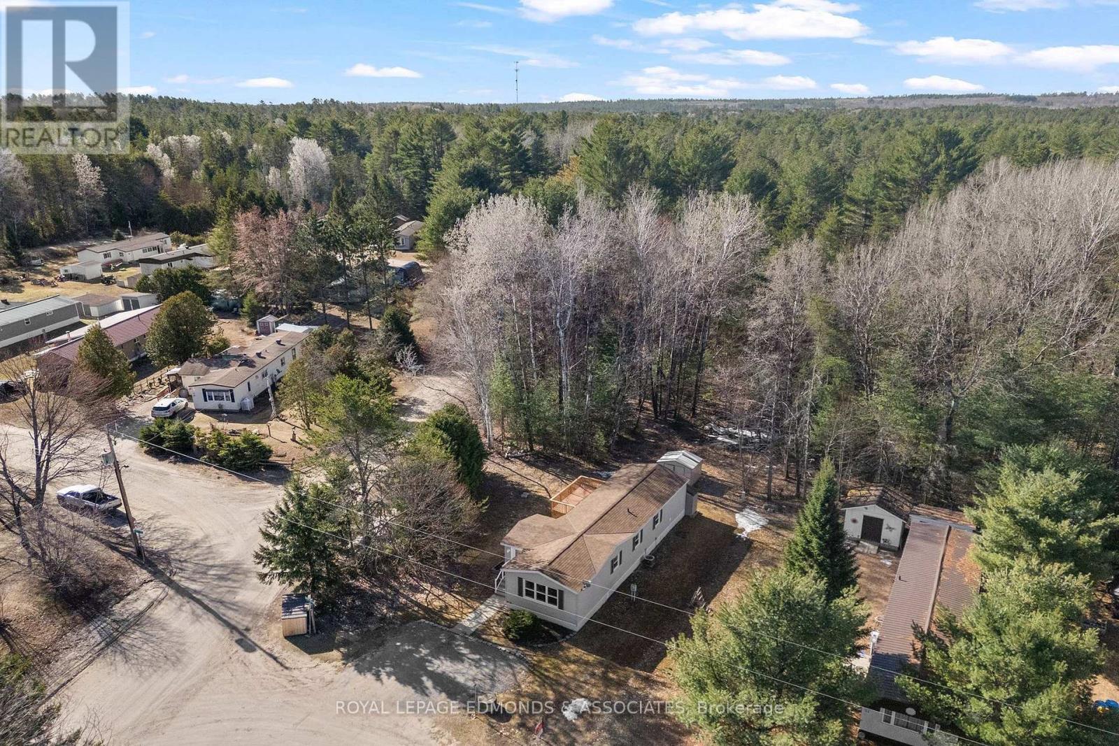 












5 HUNTERS RUN LANE

,
Laurentian Hills,




Ontario
K0J1J0

