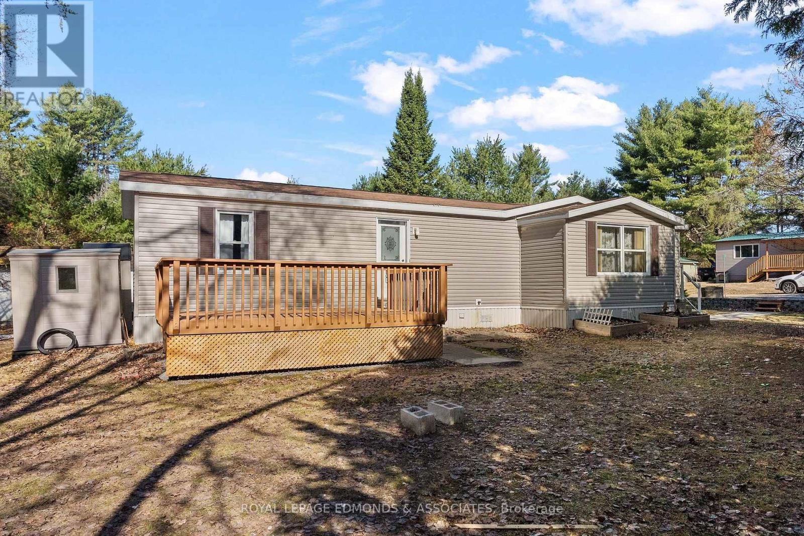 












5 HUNTERS RUN LANE

,
Laurentian Hills,




Ontario
K0J1J0

