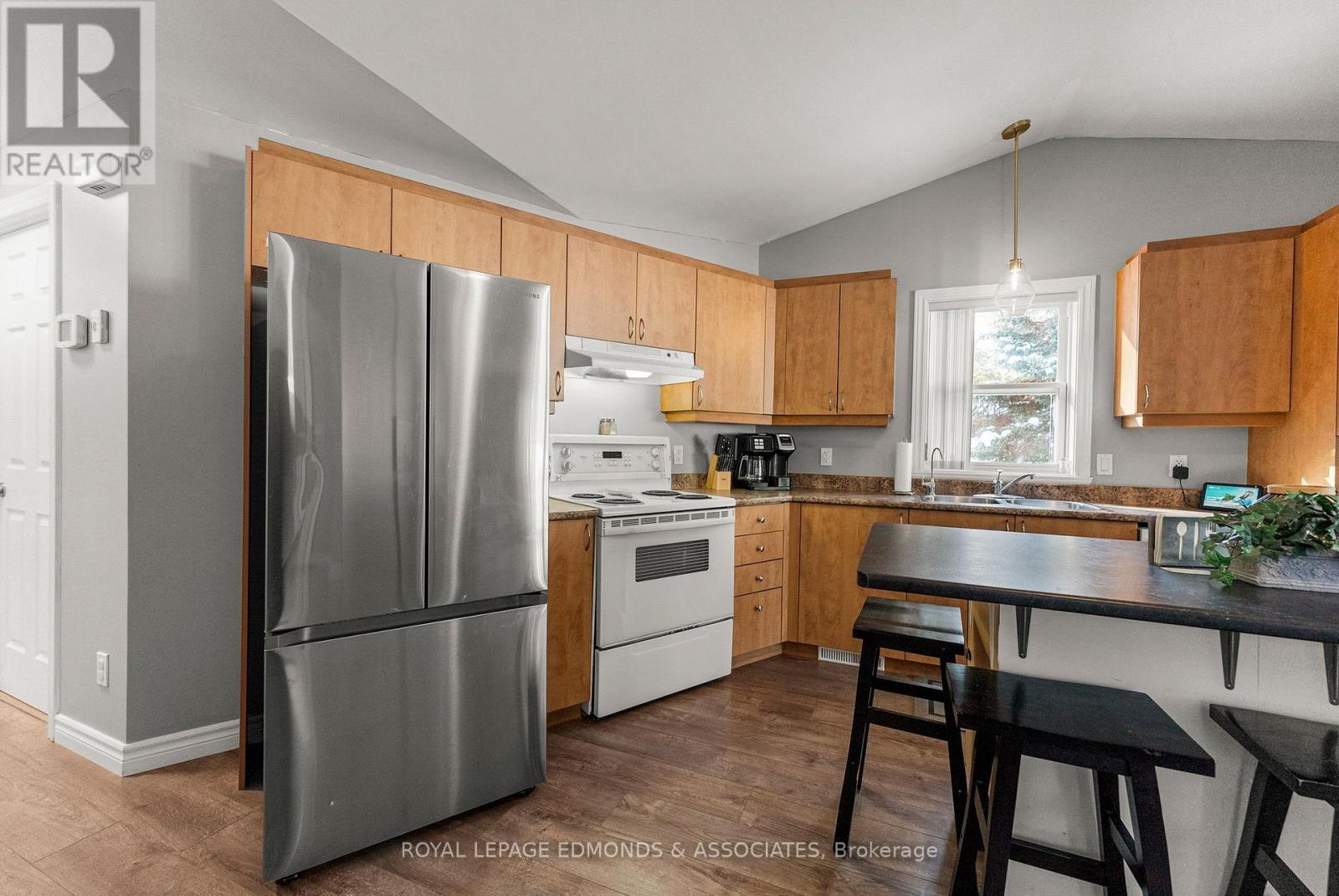 












5 HUNTERS RUN LANE

,
Laurentian Hills,




Ontario
K0J1J0

