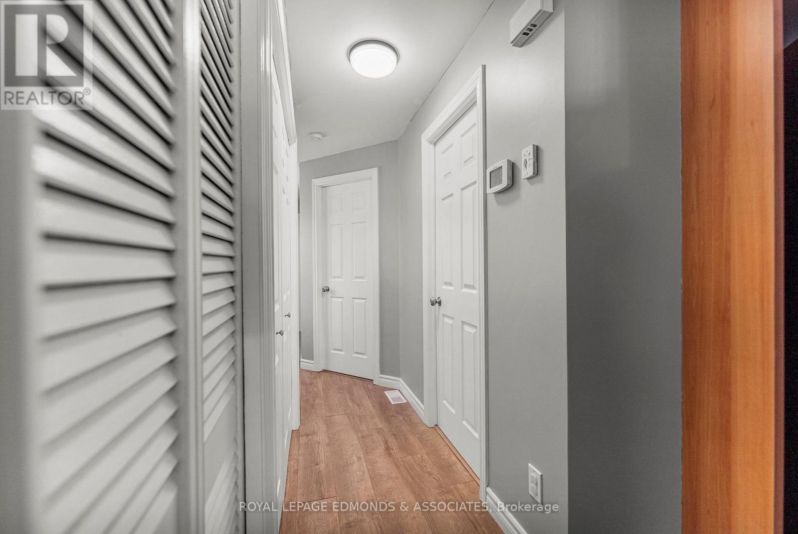 












5 HUNTERS RUN LANE

,
Laurentian Hills,




Ontario
K0J1J0

