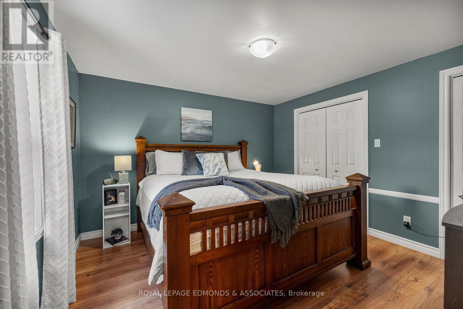 












5 HUNTERS RUN LANE

,
Laurentian Hills,




Ontario
K0J1J0

