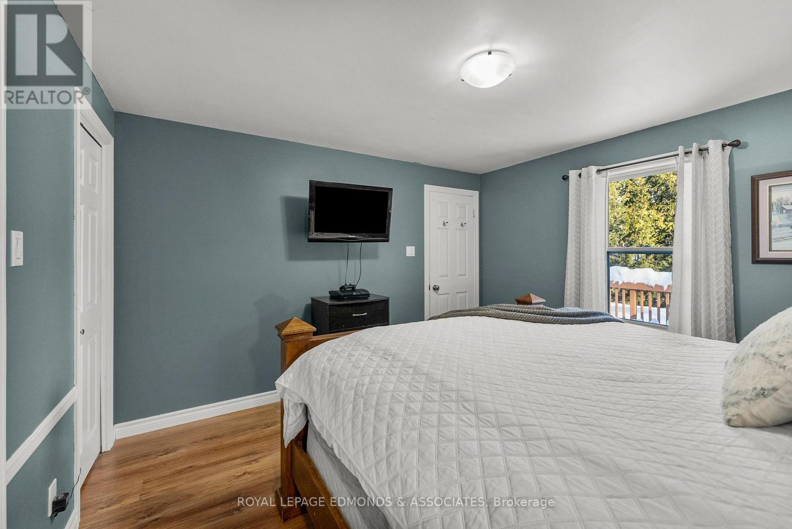 












5 HUNTERS RUN LANE

,
Laurentian Hills,




Ontario
K0J1J0

