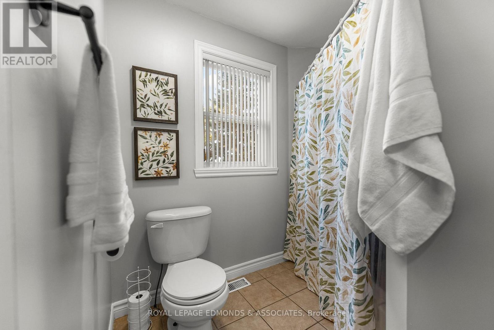 












5 HUNTERS RUN LANE

,
Laurentian Hills,




Ontario
K0J1J0

