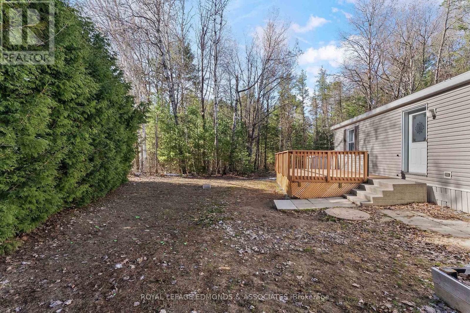 












5 HUNTERS RUN LANE

,
Laurentian Hills,




Ontario
K0J1J0

