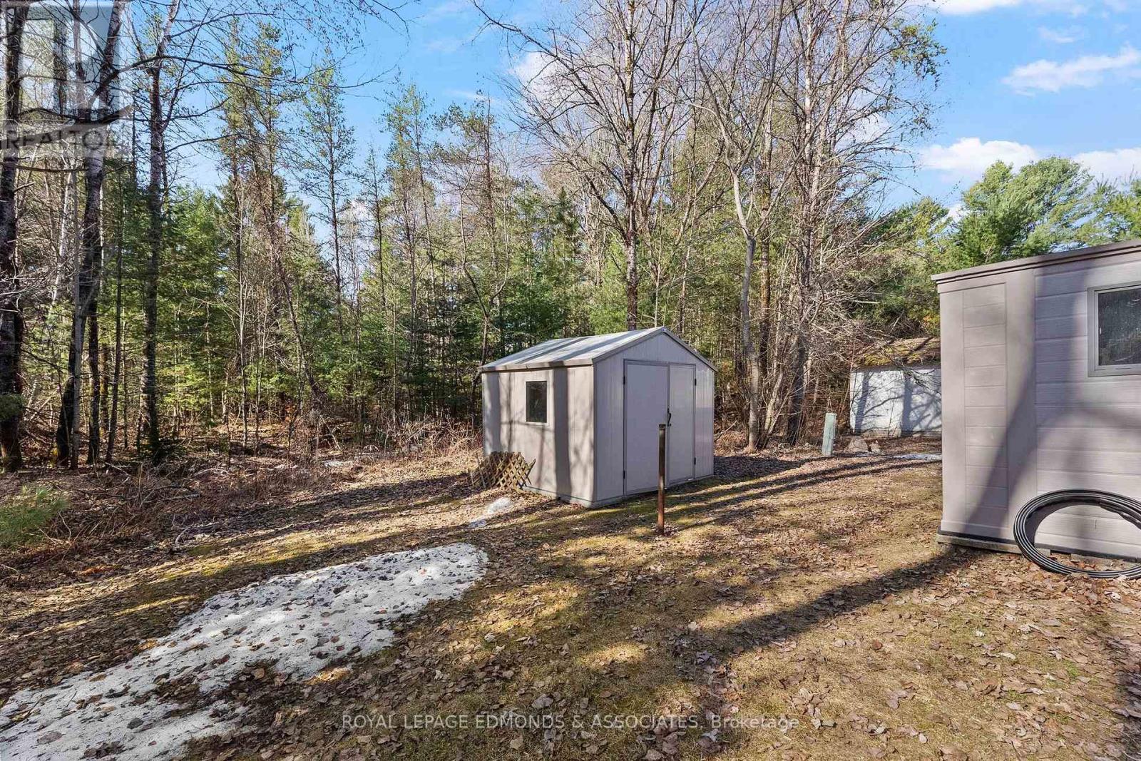 












5 HUNTERS RUN LANE

,
Laurentian Hills,




Ontario
K0J1J0


