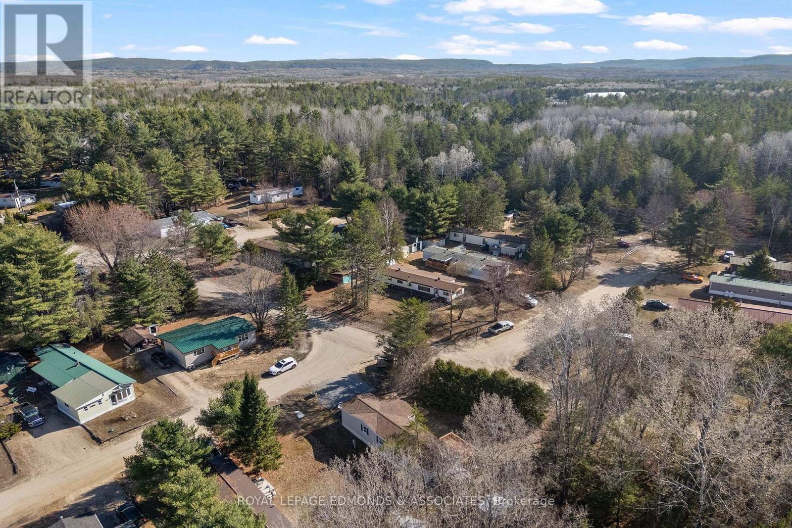 












5 HUNTERS RUN LANE

,
Laurentian Hills,




Ontario
K0J1J0

