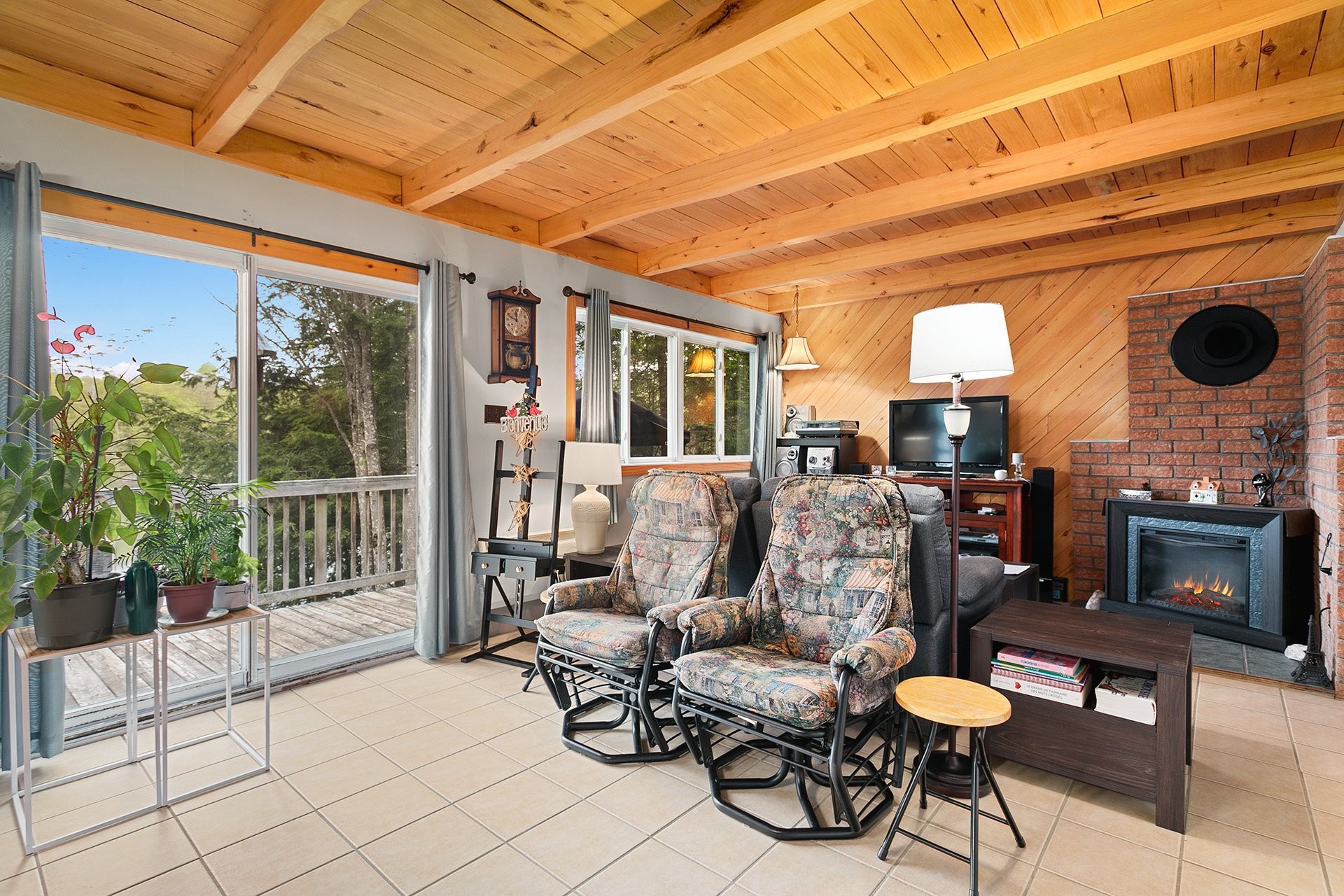 









114


Ch. du Lac-Bois-Franc

,
Val-des-Monts,




QC
J8N1C7

