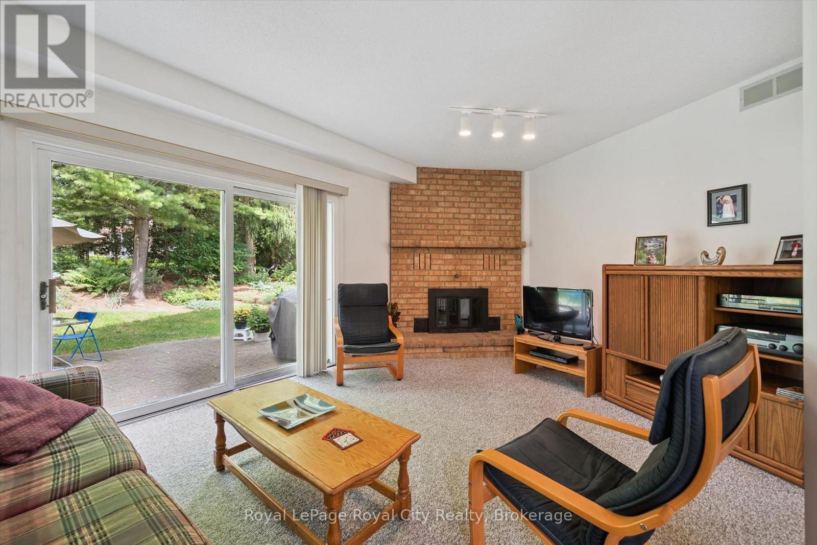 












8 MOLLISON COURT

,
Guelph (Kortright Hills),




Ontario
N1C1A7

