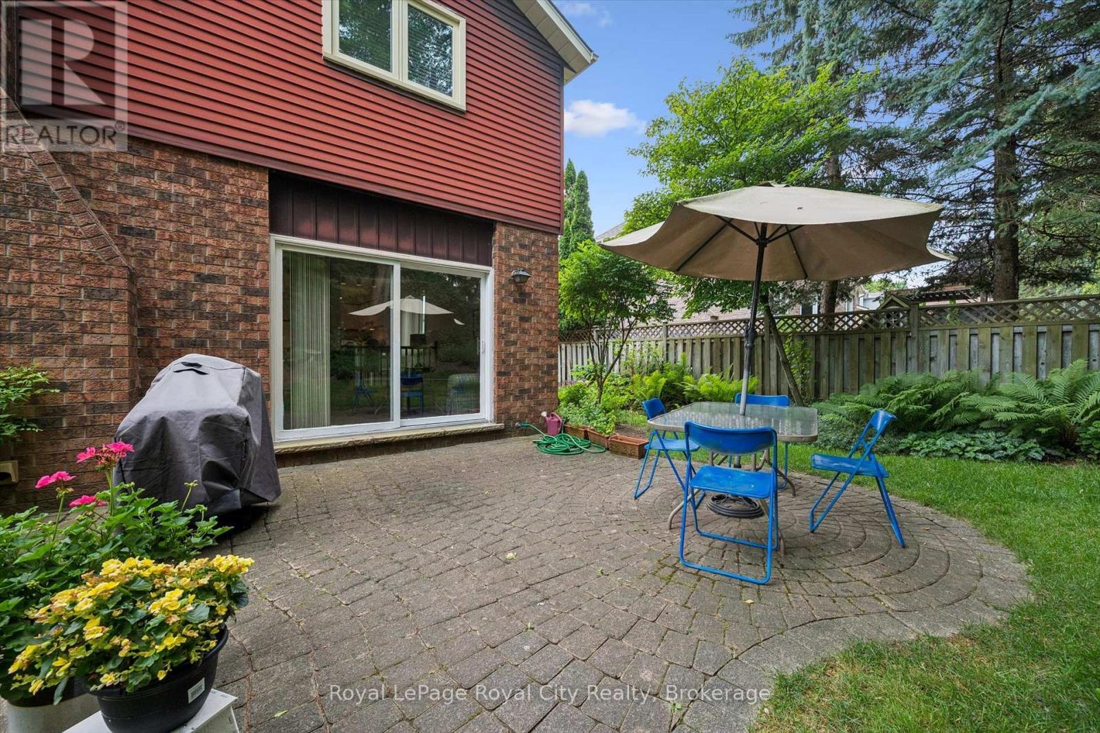 












8 MOLLISON COURT

,
Guelph (Kortright Hills),




Ontario
N1C1A7


