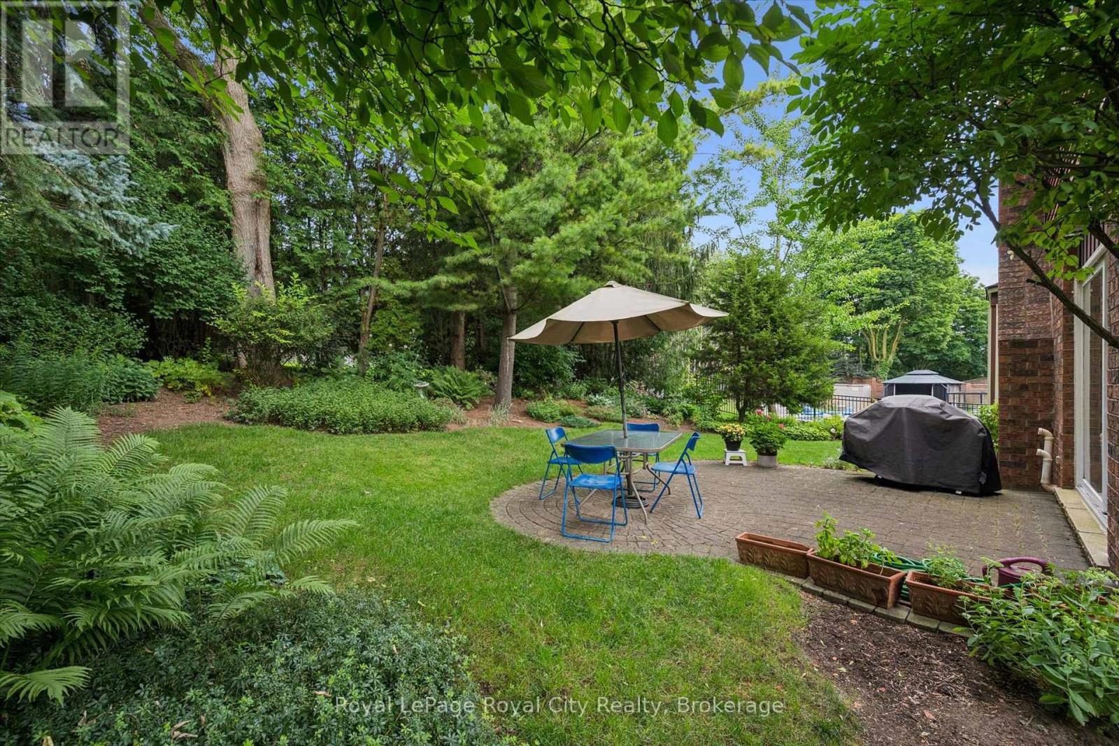 












8 MOLLISON COURT

,
Guelph (Kortright Hills),




Ontario
N1C1A7

