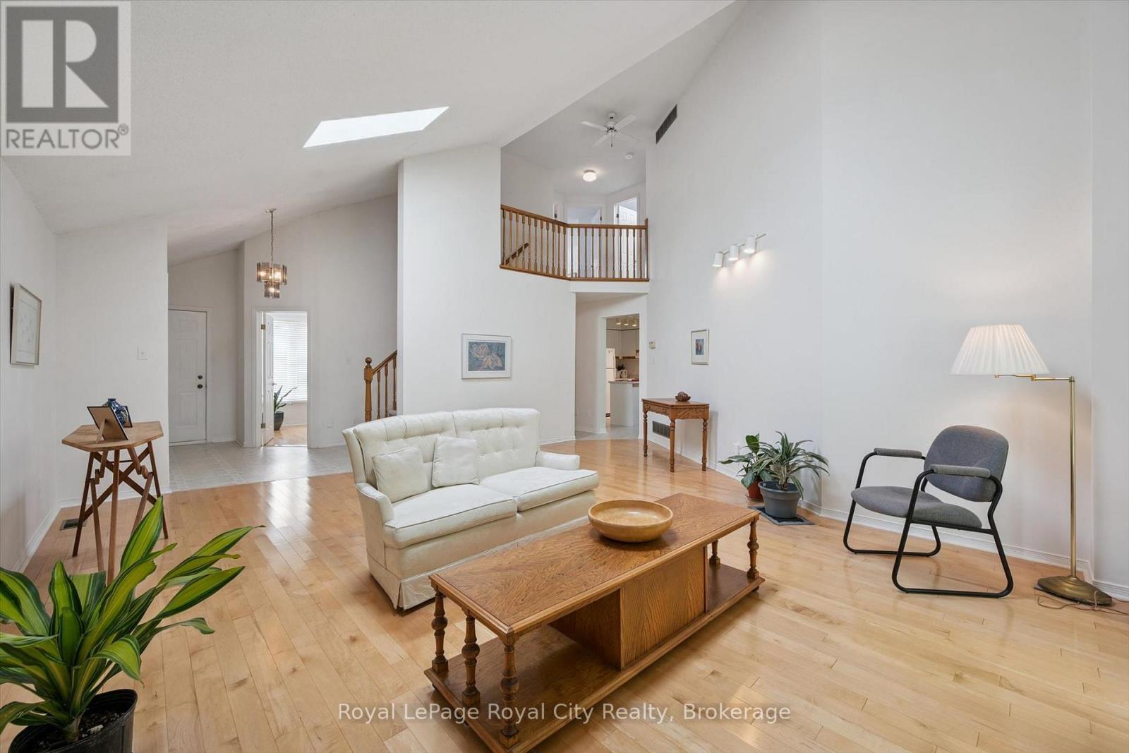 












8 MOLLISON COURT

,
Guelph (Kortright Hills),




Ontario
N1C1A7

