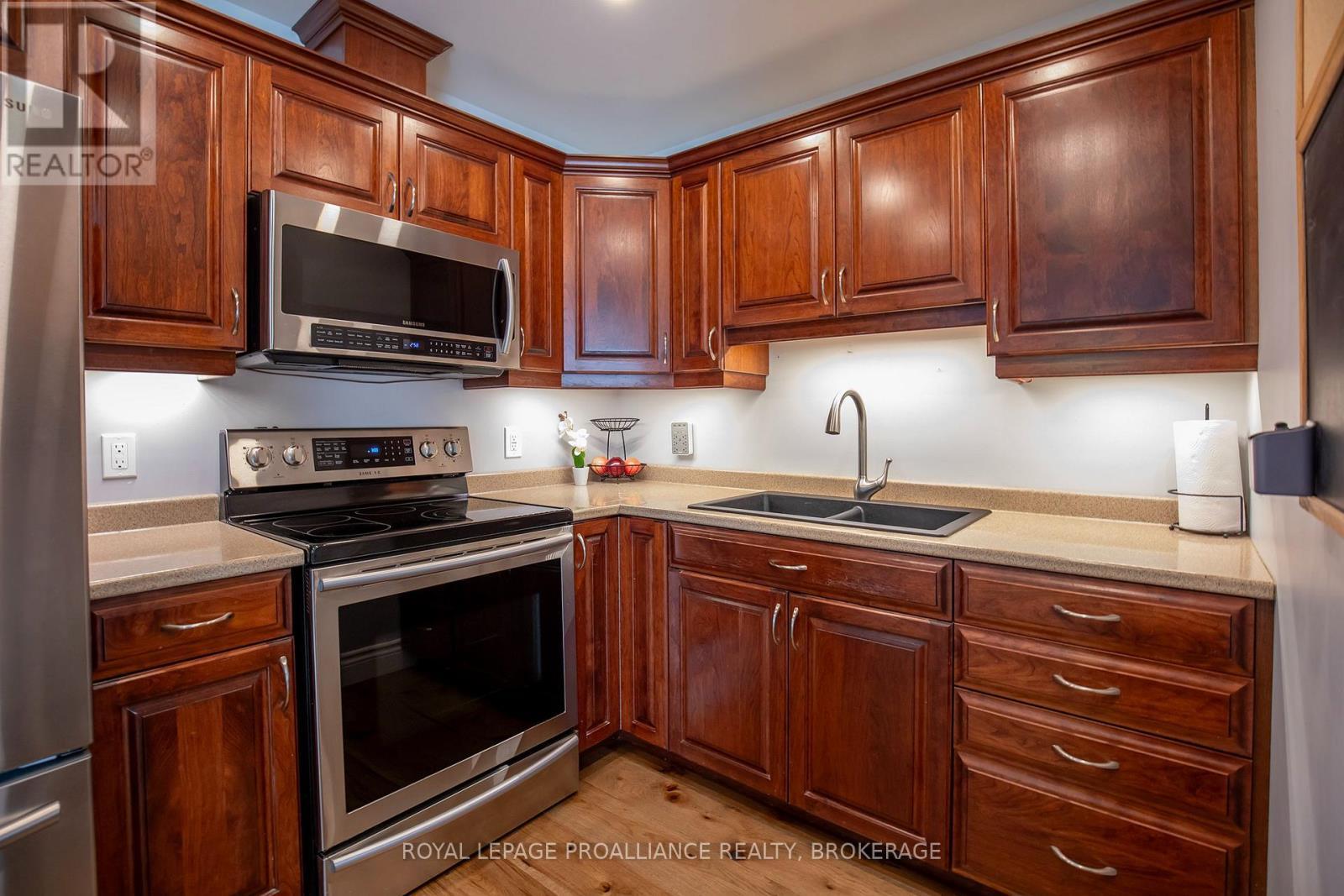 












75 SCOTT STREET

,
Kingston (Central City East),




Ontario
K7L1L6

