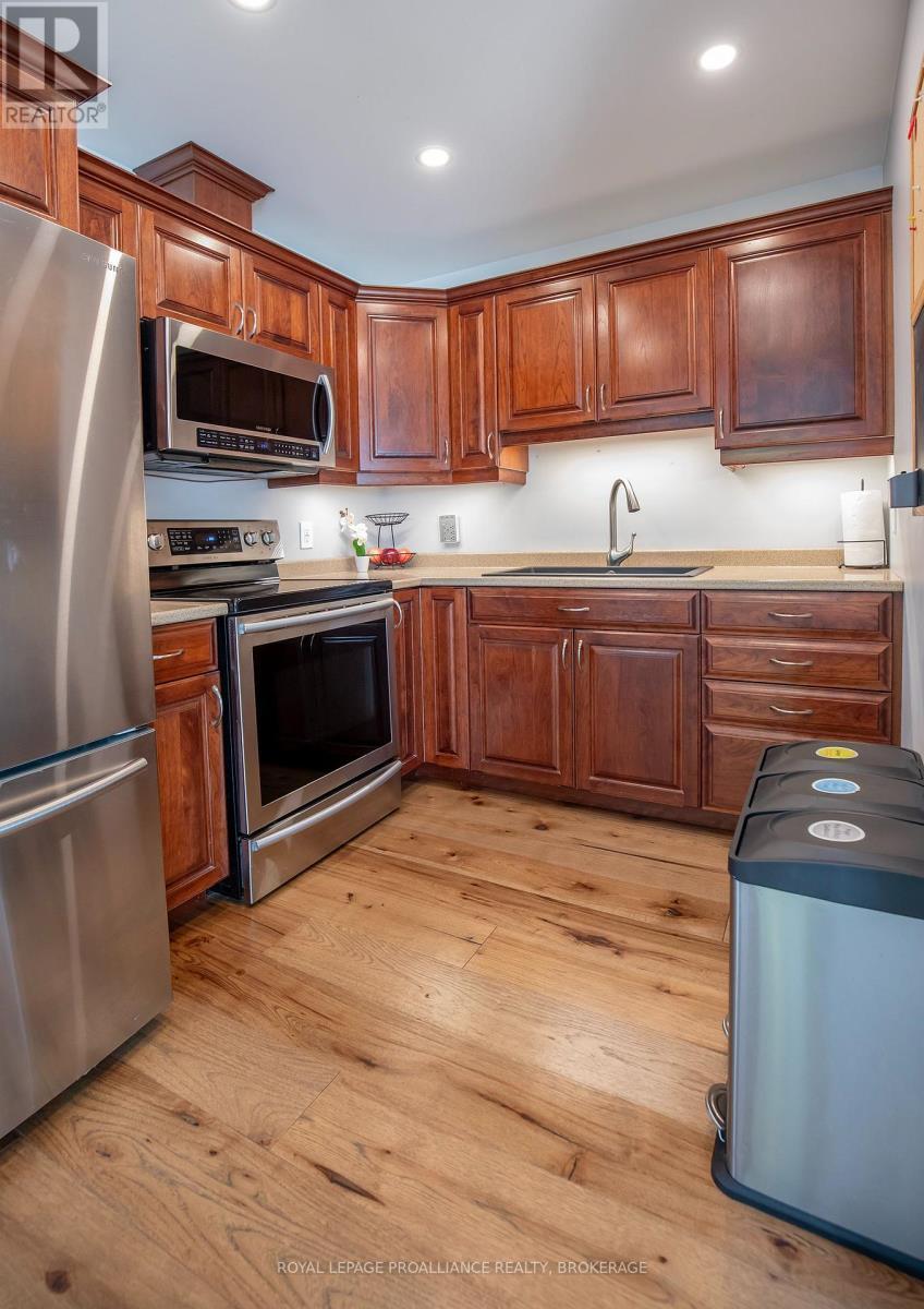 












75 SCOTT STREET

,
Kingston (Central City East),




Ontario
K7L1L6

