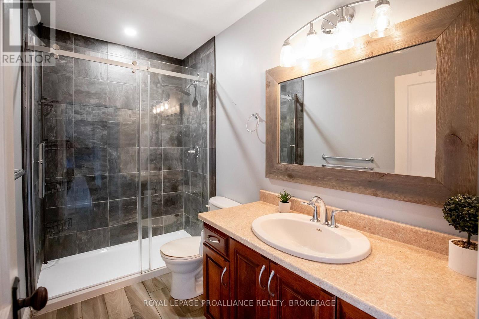 












75 SCOTT STREET

,
Kingston (Central City East),




Ontario
K7L1L6

