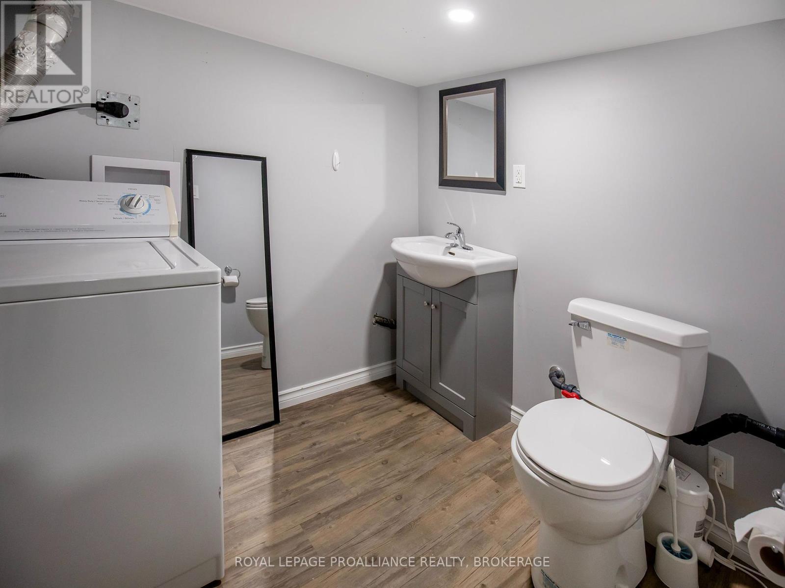 












75 SCOTT STREET

,
Kingston (Central City East),




Ontario
K7L1L6

