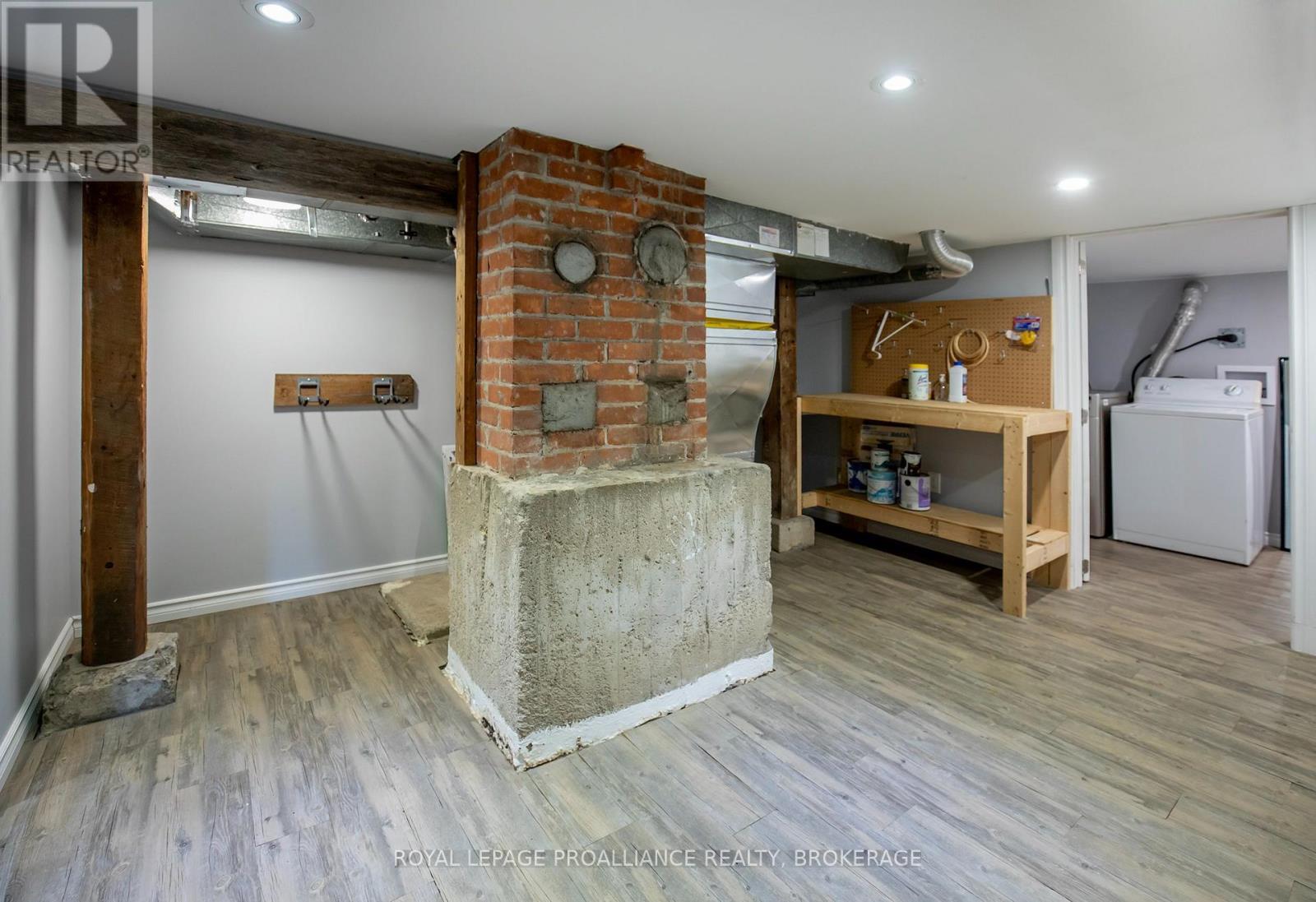 












75 SCOTT STREET

,
Kingston (Central City East),




Ontario
K7L1L6

