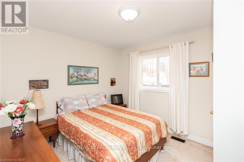 












80 VINIFERA DRIVE

,
Grimsby (Grimsby East),




Ontario
L3M5S6

