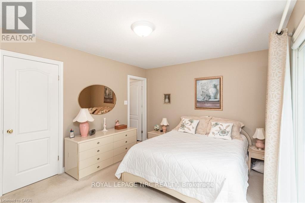 












80 VINIFERA DRIVE

,
Grimsby (Grimsby East),




Ontario
L3M5S6

