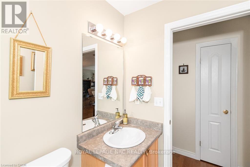 












80 VINIFERA DRIVE

,
Grimsby (Grimsby East),




Ontario
L3M5S6

