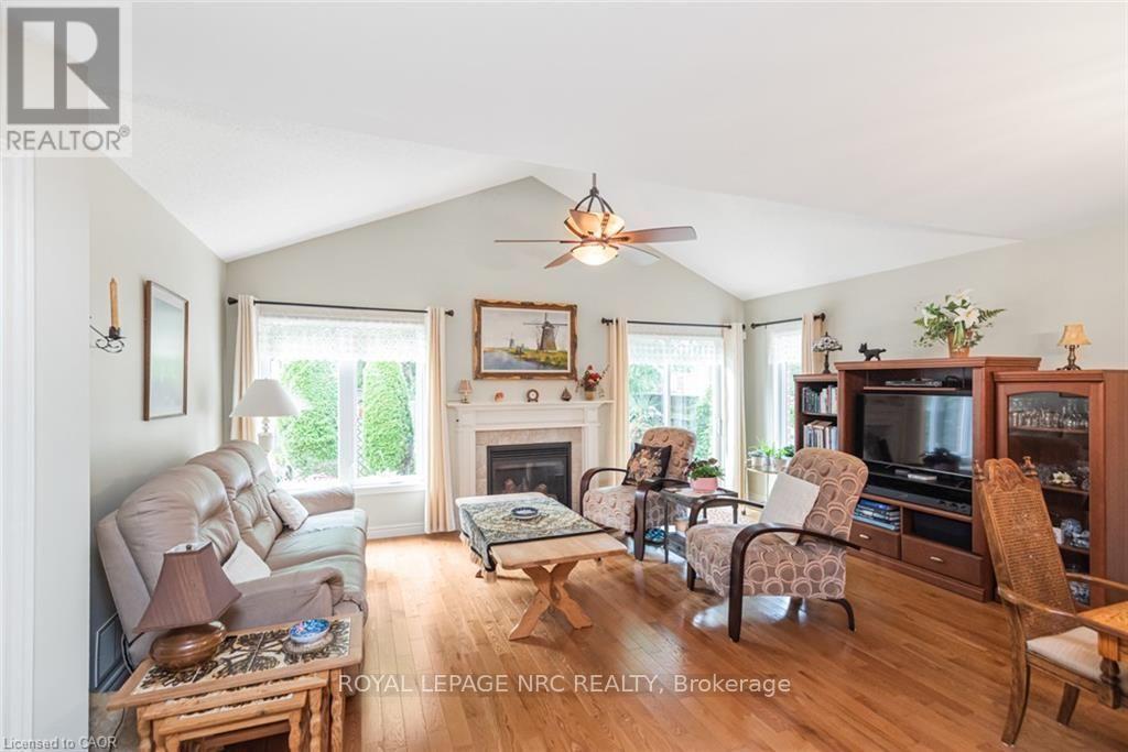 












80 VINIFERA DRIVE

,
Grimsby (Grimsby East),




Ontario
L3M5S6

