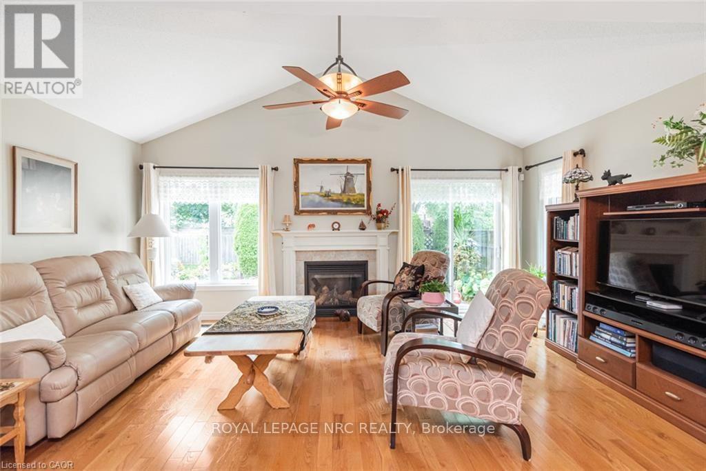 












80 VINIFERA DRIVE

,
Grimsby (Grimsby East),




Ontario
L3M5S6

