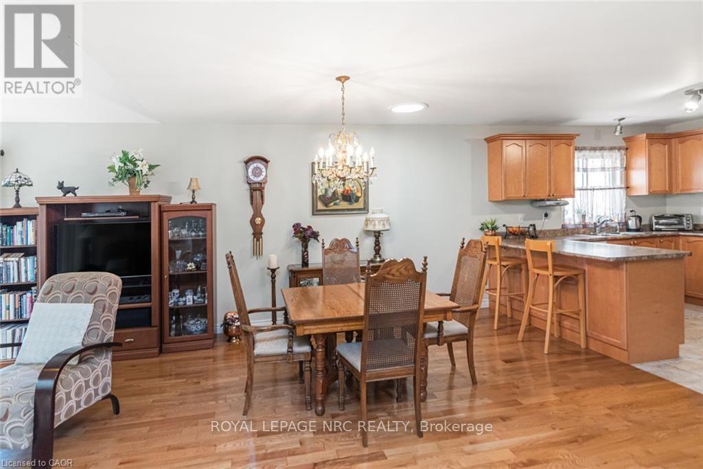 












80 VINIFERA DRIVE

,
Grimsby (Grimsby East),




Ontario
L3M5S6

