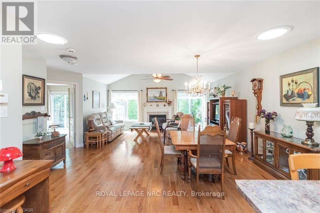 












80 VINIFERA DRIVE

,
Grimsby (Grimsby East),




Ontario
L3M5S6

