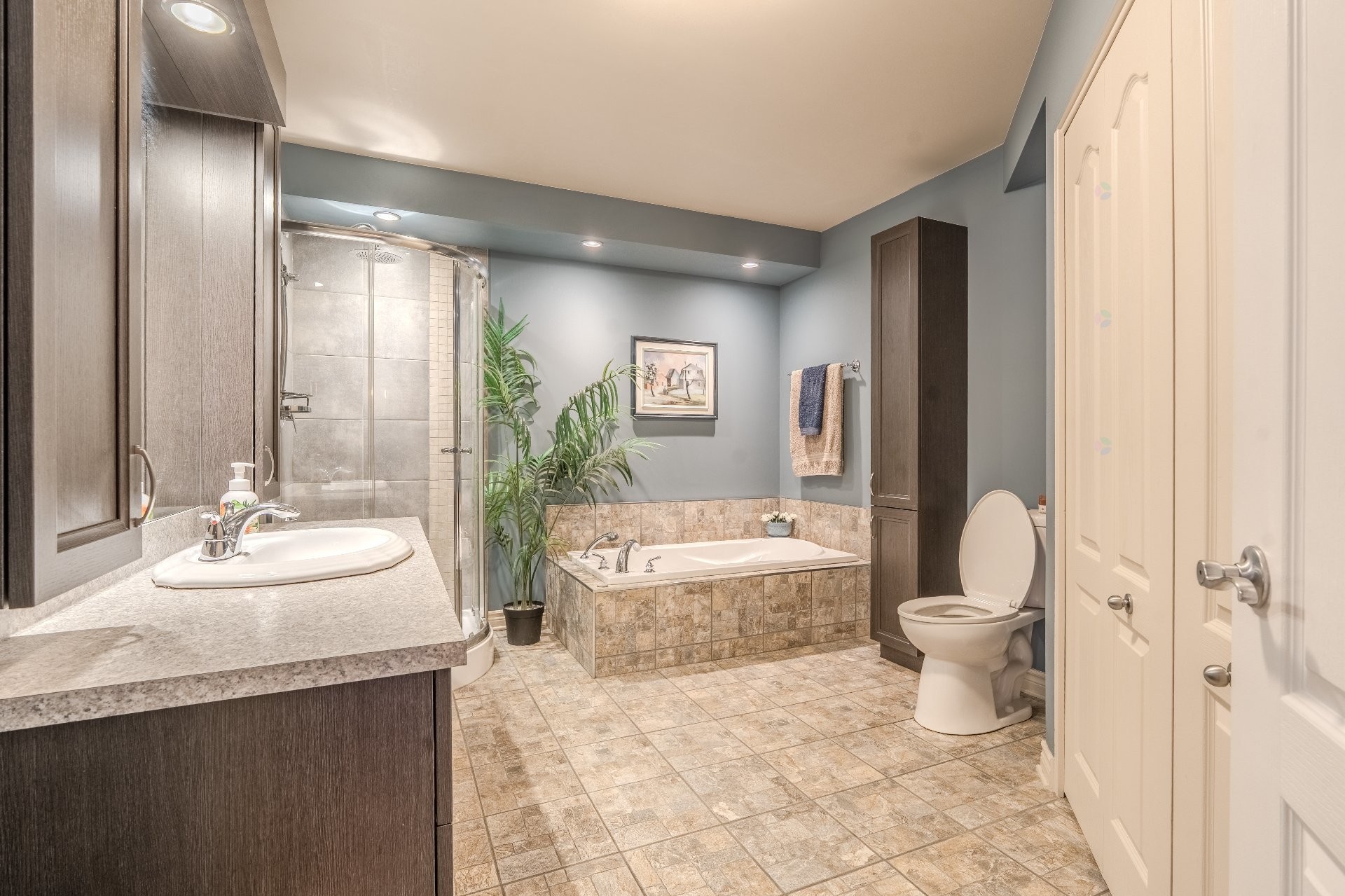 









1161


Rue Lise

,
Lavaltrie,




QC
J5T0E3

