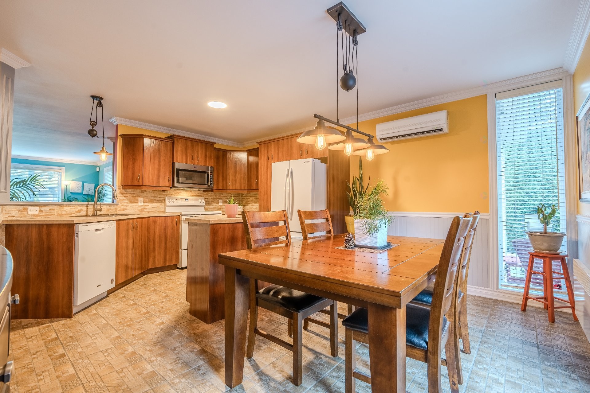 









1161


Rue Lise

,
Lavaltrie,




QC
J5T0E3

