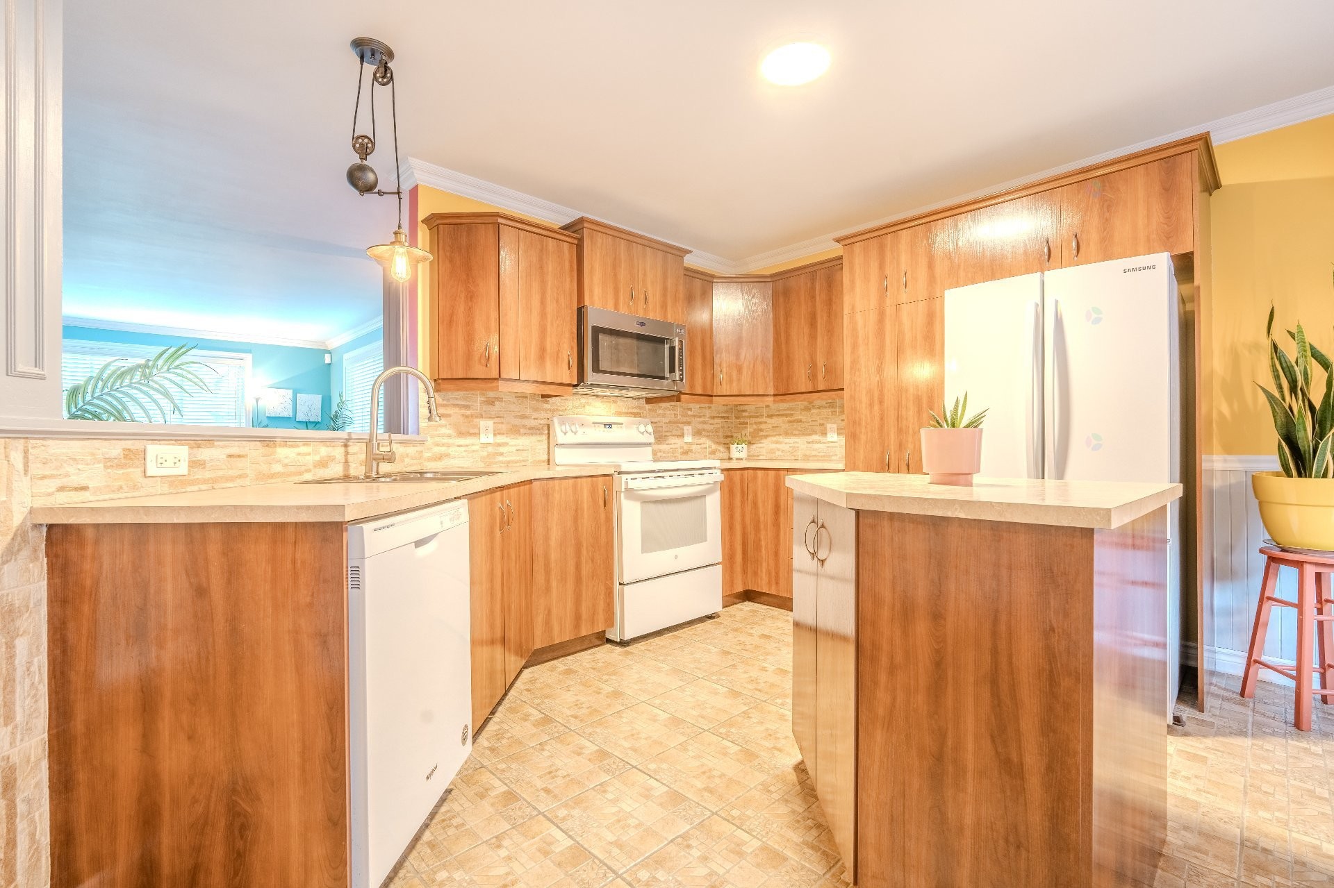 









1161


Rue Lise

,
Lavaltrie,




QC
J5T0E3

