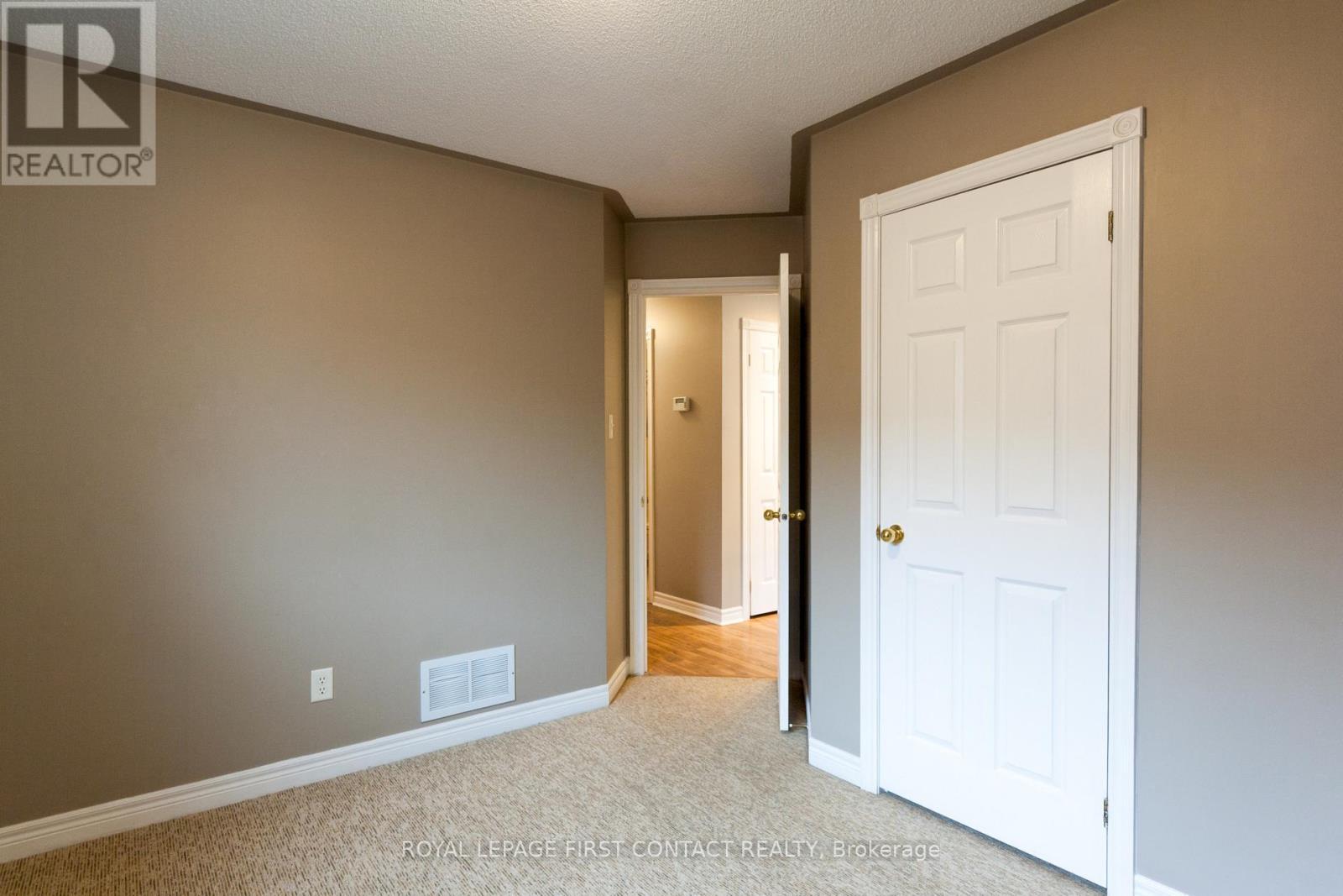 












UPPER - 238 WESSENGER DRIVE

,
Barrie,




Ontario
L4N8R4

