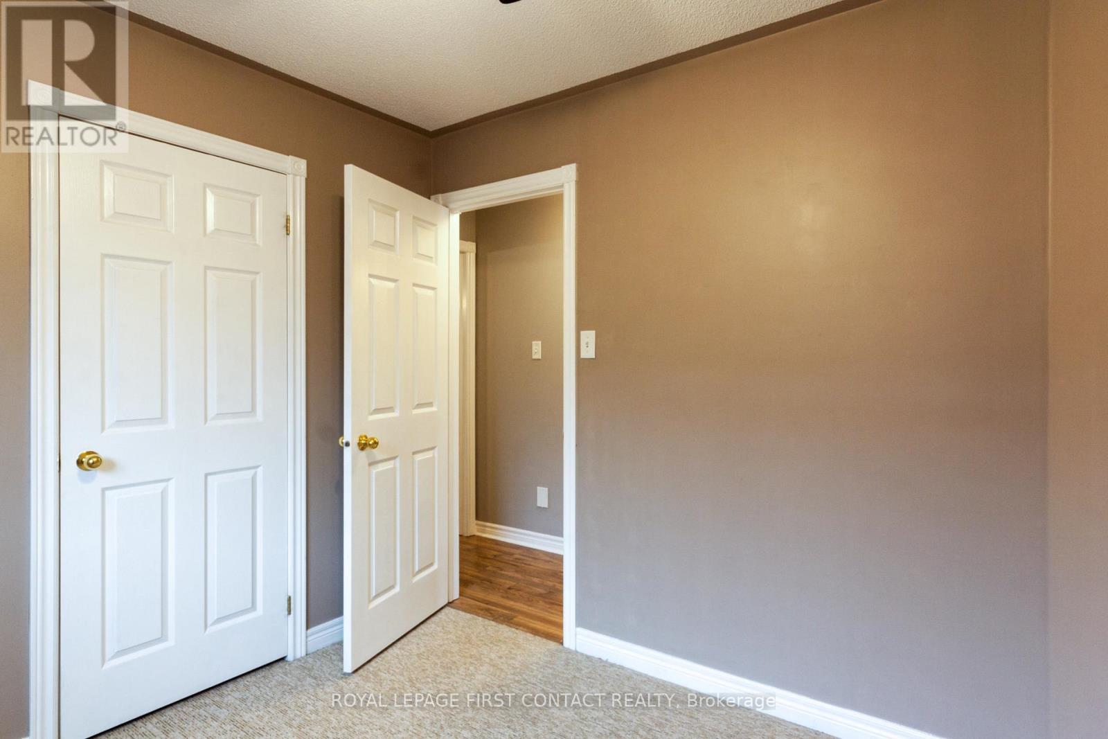 












UPPER - 238 WESSENGER DRIVE

,
Barrie,




Ontario
L4N8R4

