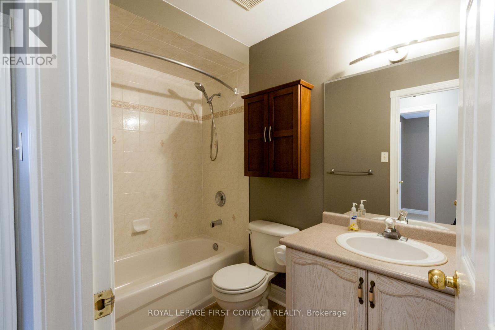 












UPPER - 238 WESSENGER DRIVE

,
Barrie,




Ontario
L4N8R4

