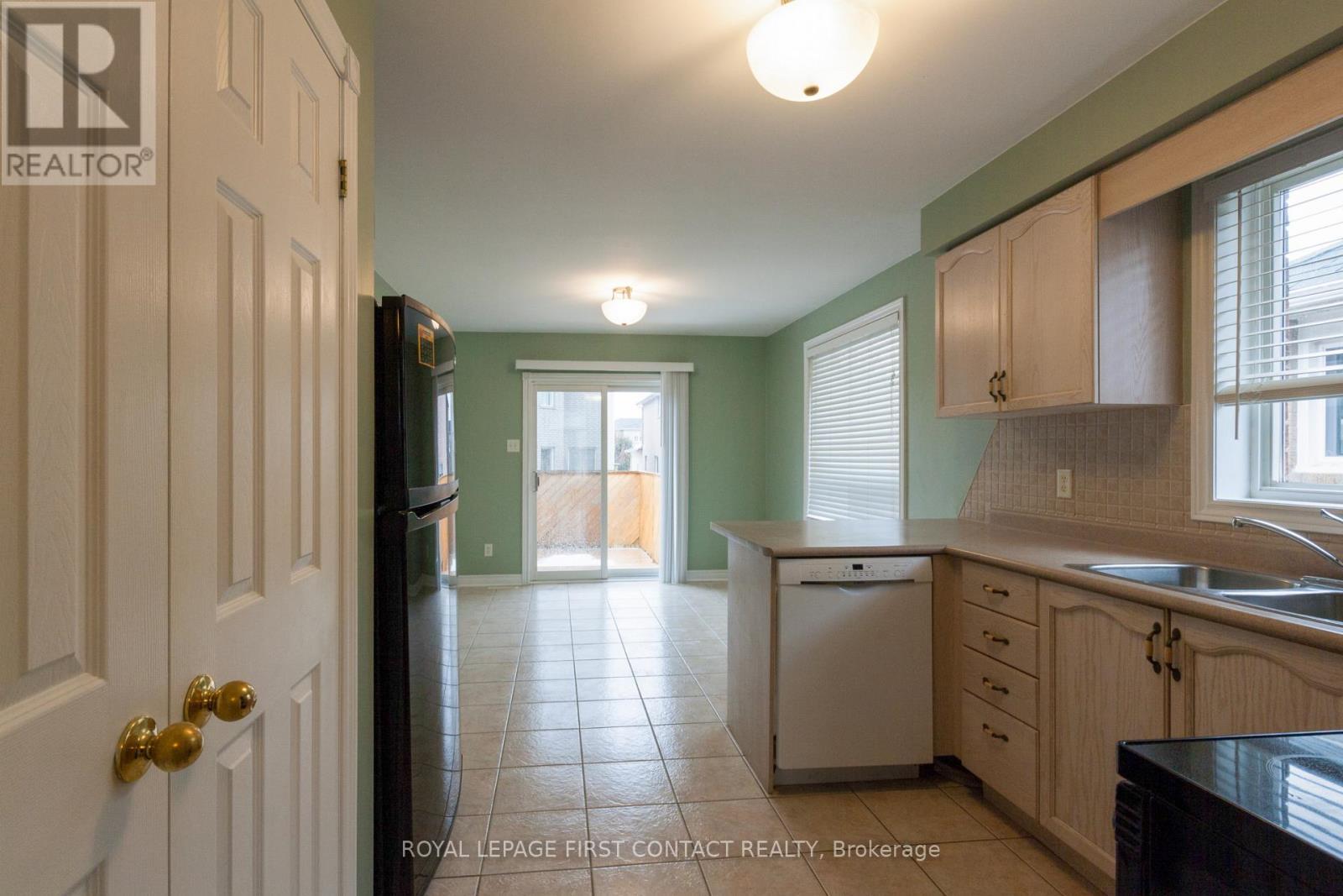 












UPPER - 238 WESSENGER DRIVE

,
Barrie,




Ontario
L4N8R4

