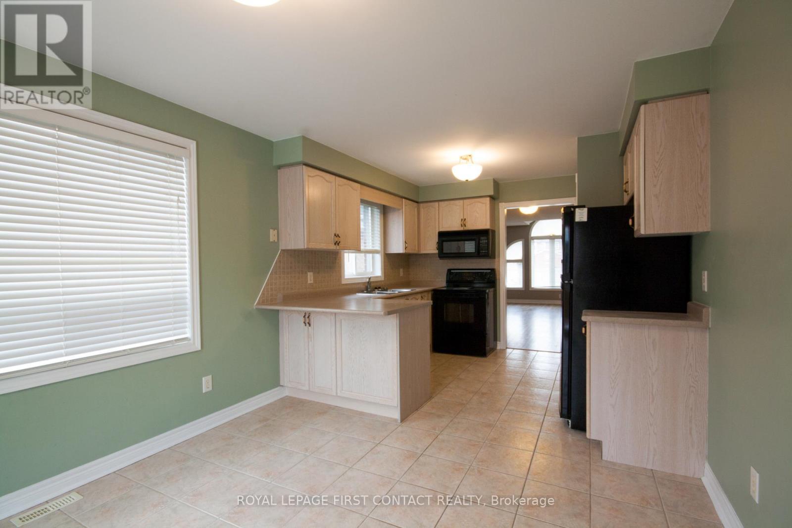 












UPPER - 238 WESSENGER DRIVE

,
Barrie,




Ontario
L4N8R4

