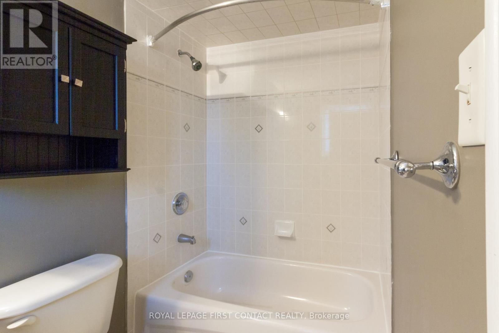 












UPPER - 238 WESSENGER DRIVE

,
Barrie,




Ontario
L4N8R4

