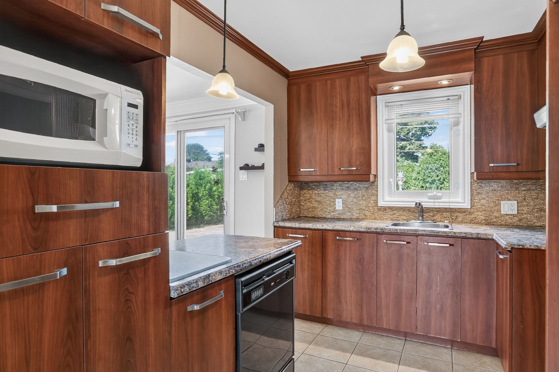 









5300


Rue de Champagne

,
Trois-Rivières,




QC
G8Y3R9

