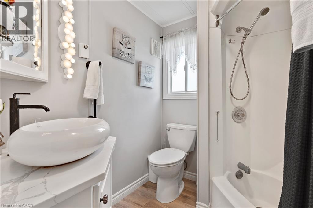 












5 WILLOWDALE Road

,
Cambridge,




Ontario
N1R8B2

