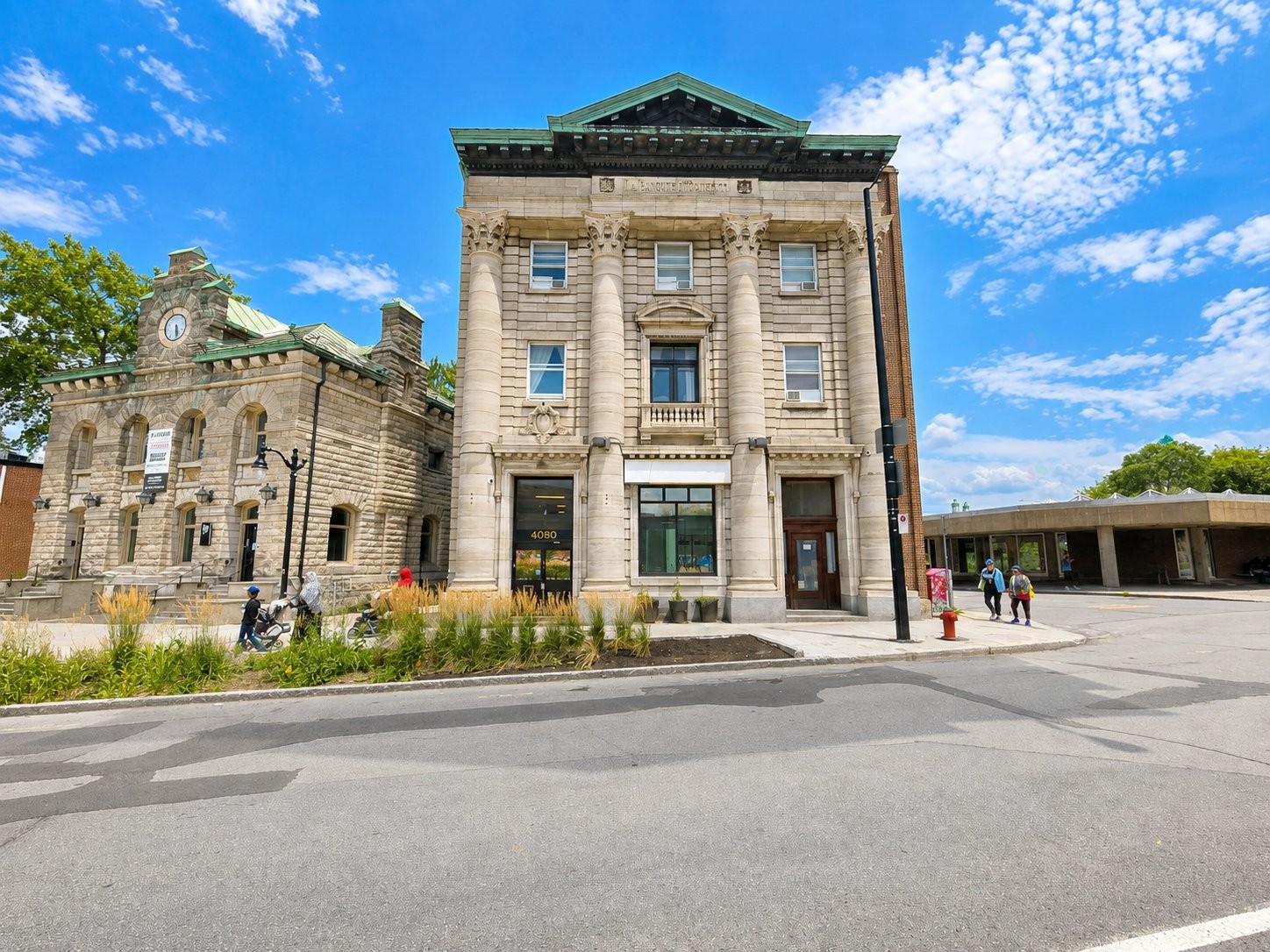 









4080


Rue St-Jacques

,
Montréal (Le Sud-Ouest),




QC
H4C1J2

