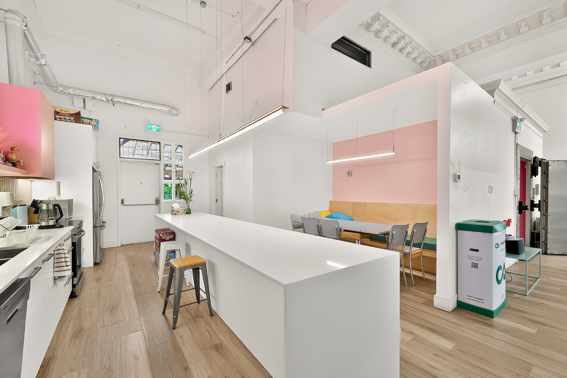 









4082


Rue St-Jacques

,
Montréal (Le Sud-Ouest),




QC
H4C1J2

