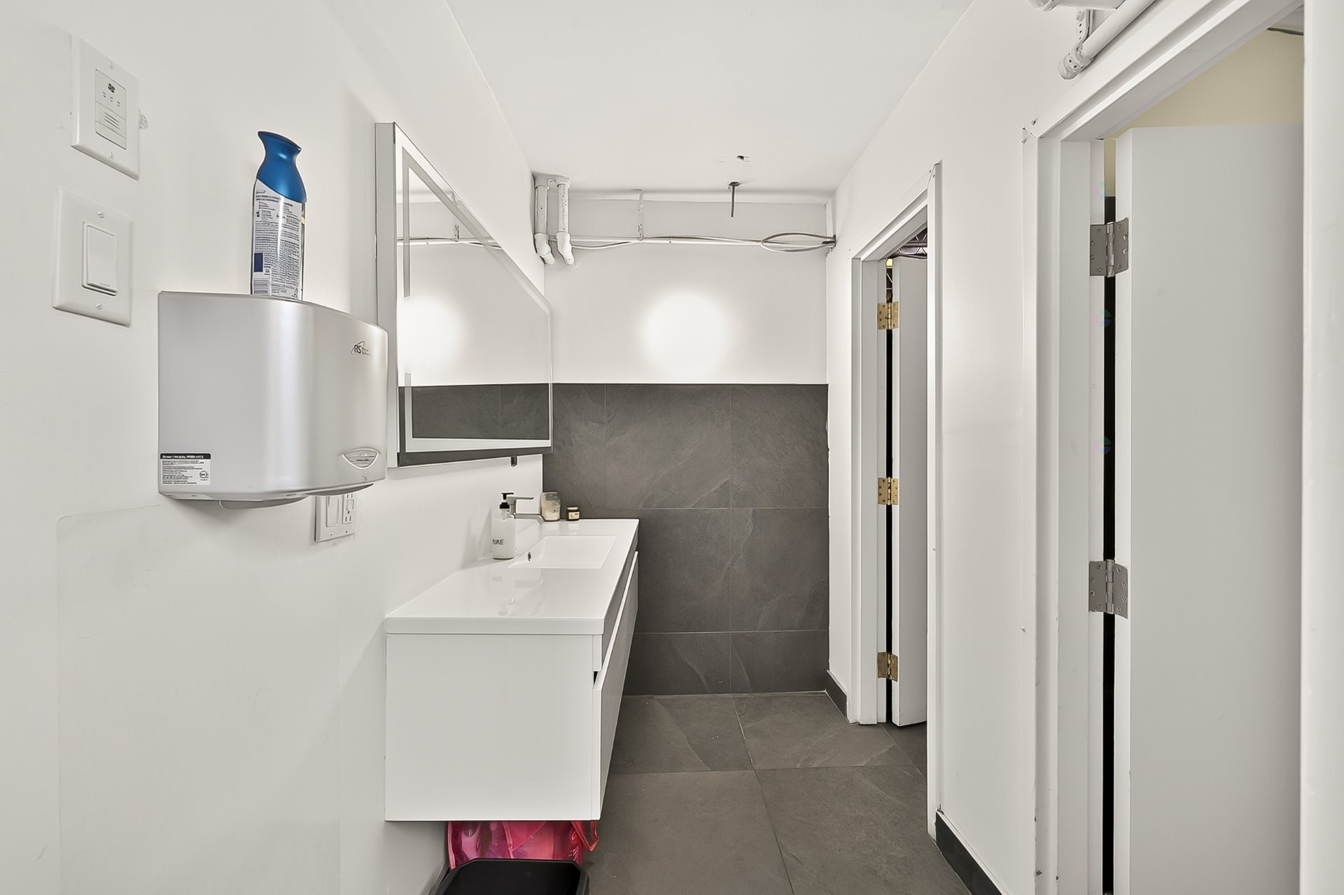 









4082


Rue St-Jacques

,
Montréal (Le Sud-Ouest),




QC
H4C1J2

