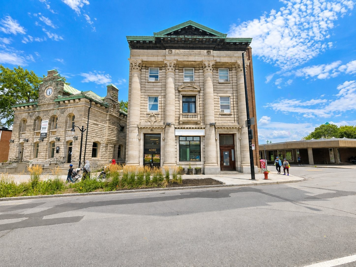 









4082


Rue St-Jacques

,
Montréal (Le Sud-Ouest),




QC
H4C1J2

