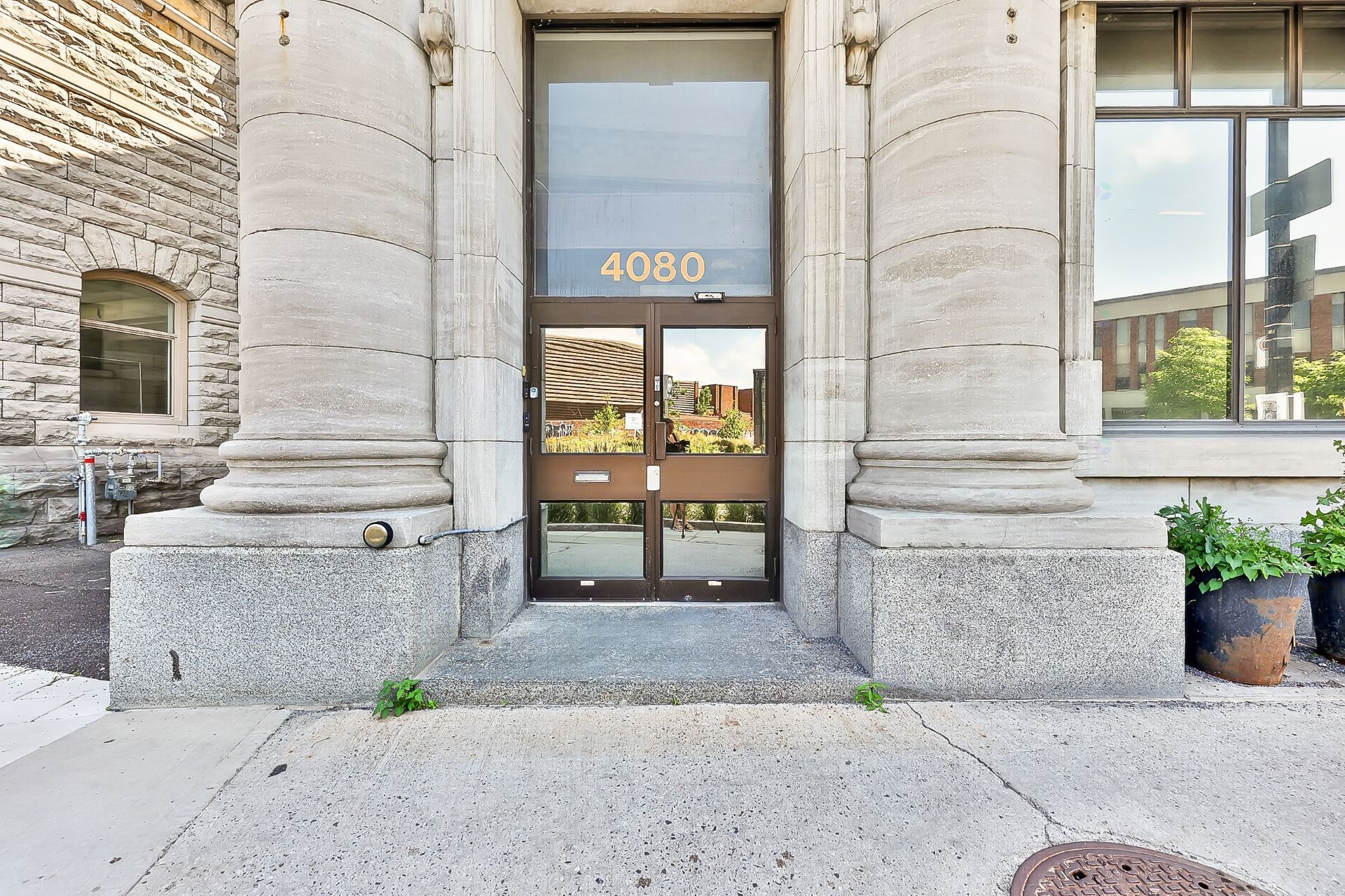 









4082


Rue St-Jacques

,
Montréal (Le Sud-Ouest),




QC
H4C1J2

