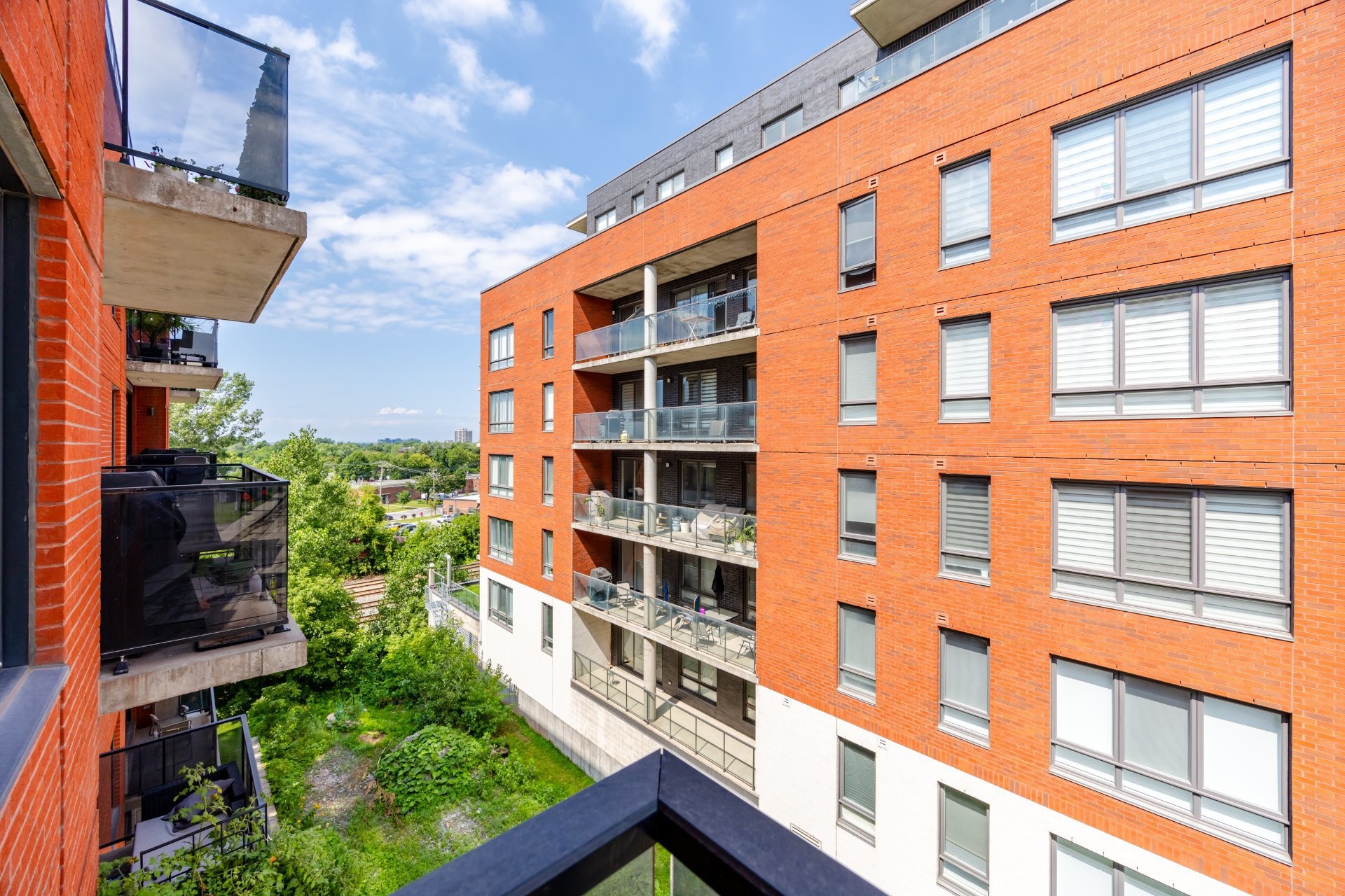 









145


Ch. Bates

, 401,
Mont-Royal,




QC
H3S1A1


