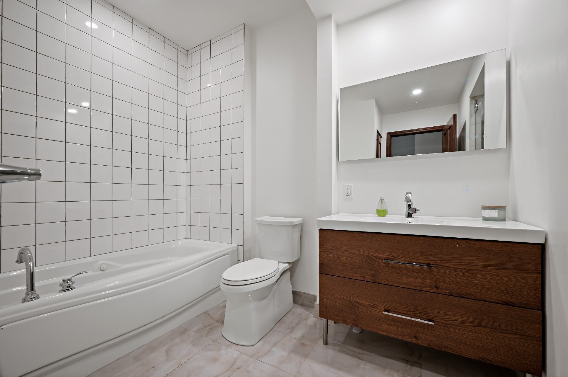 









300


Rue du Mont-Plaisant

, 10,
Mont-Tremblant,




QC
J8E1L2


