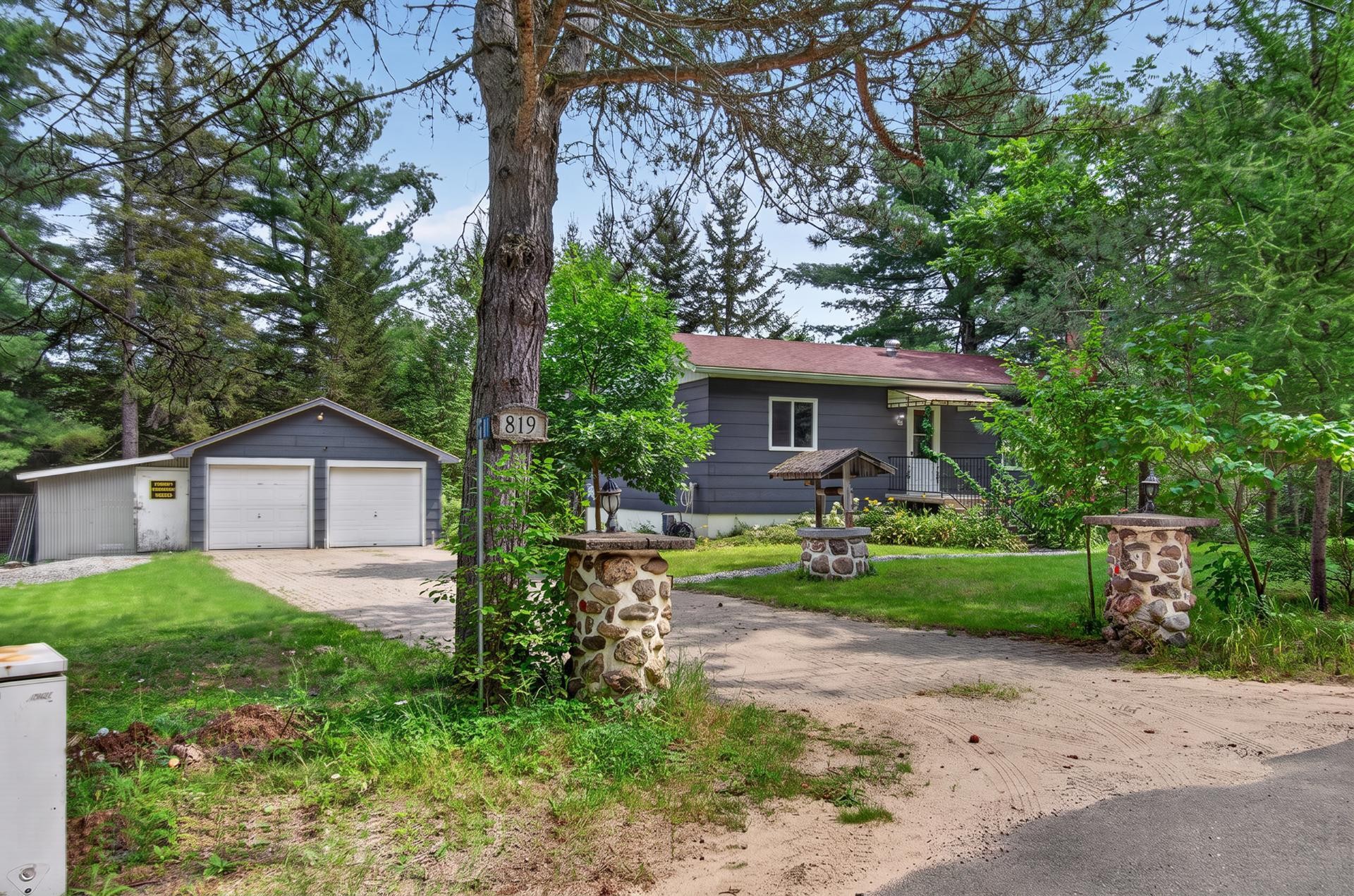 









819


Ch. du Lac-Macaza

,
La Macaza,




QC
J0T1R0

