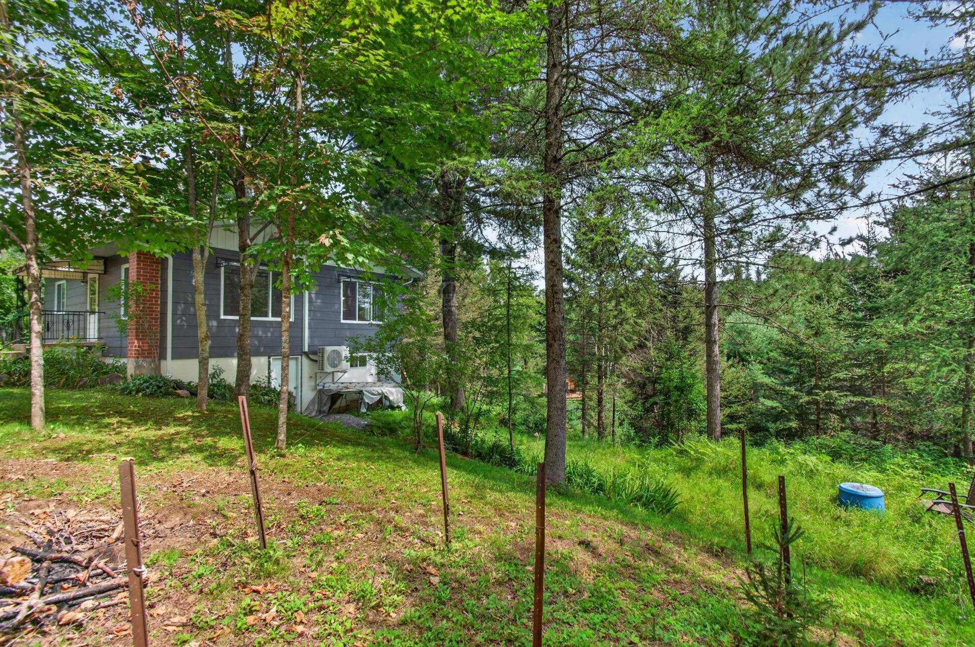 









819


Ch. du Lac-Macaza

,
La Macaza,




QC
J0T1R0

