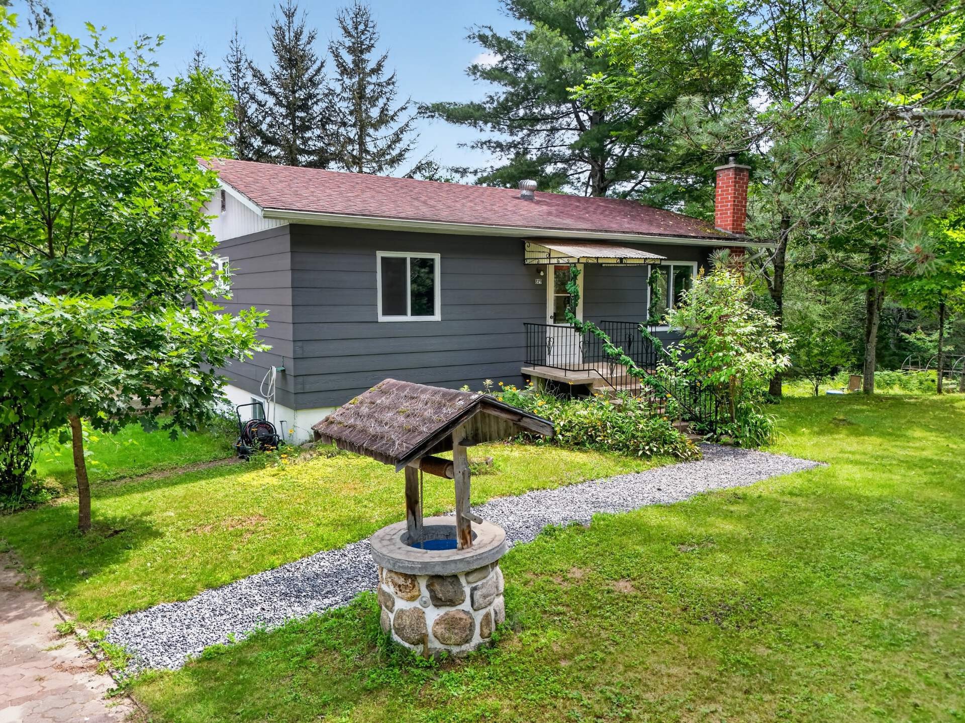 









819


Ch. du Lac-Macaza

,
La Macaza,




QC
J0T1R0

