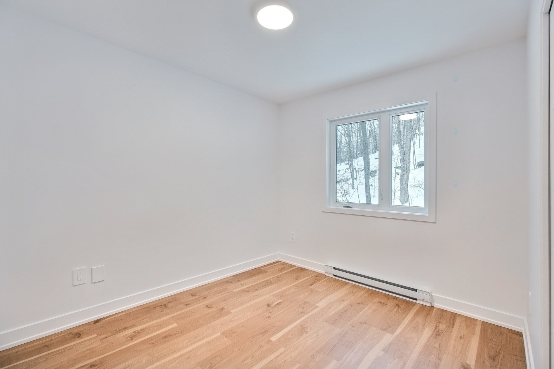 









15B


Ch. Crouch

,
Val-des-Monts,




QC
J8M1M9

